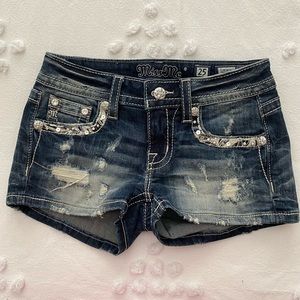 Miss Me Signature Stretch Short Size 25